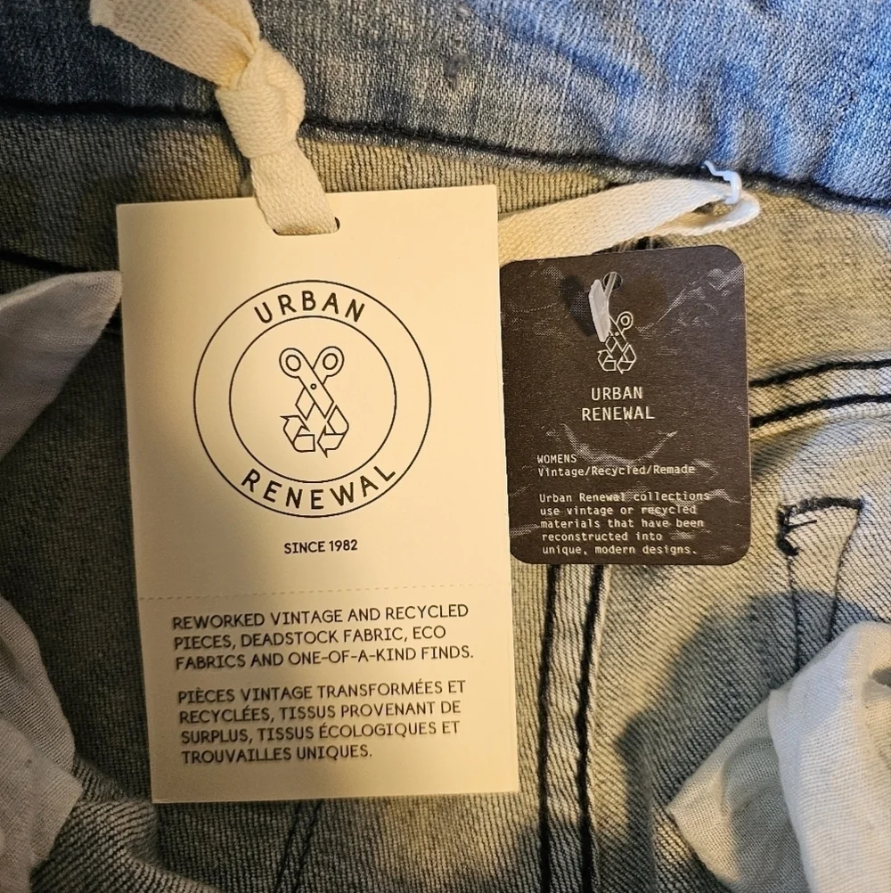 *UNIQUE* UO Urban Renewal Remade Gummy Denim Capri Pant, Vintage Denim Color, XS